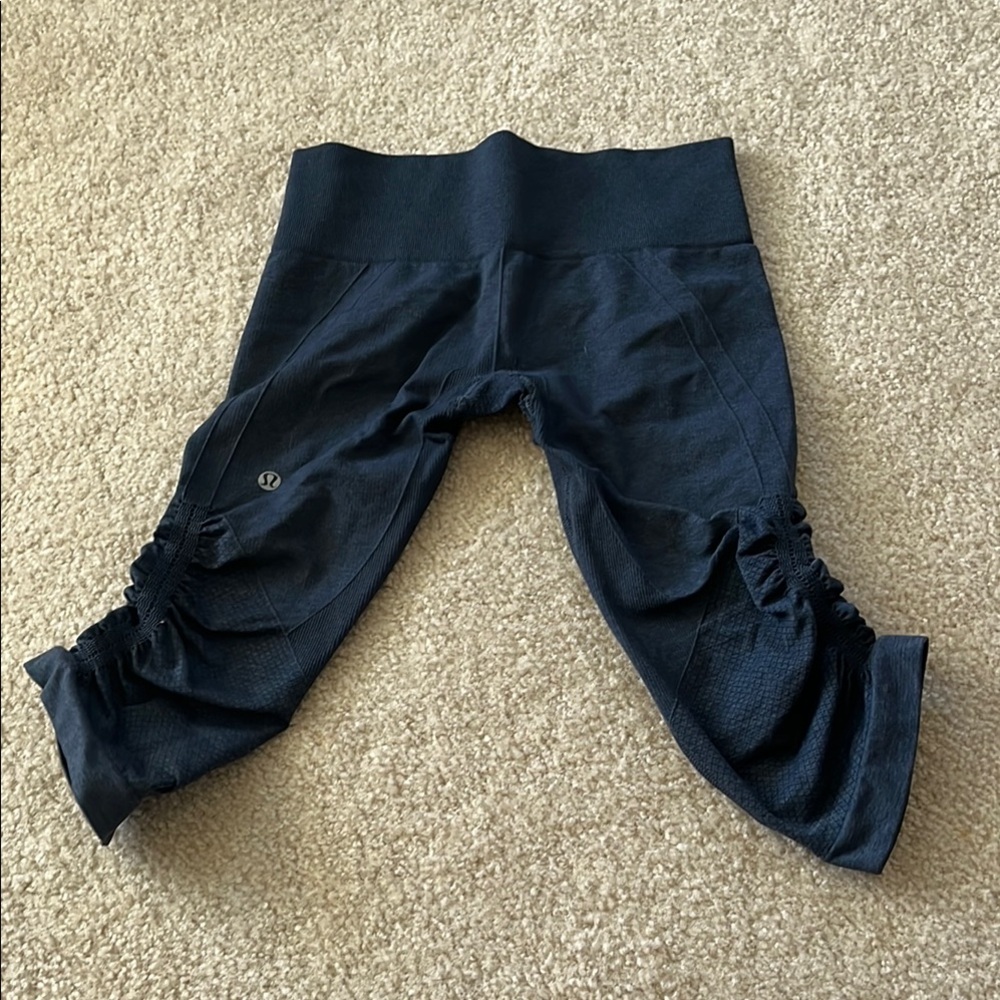Lululemon size 6 cropped legging